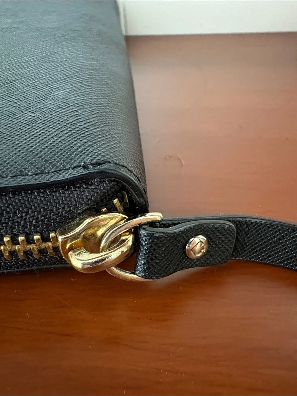 Kate Spade New York Laurel Way Neda Saffiano Black eather Zip Continental Wallet